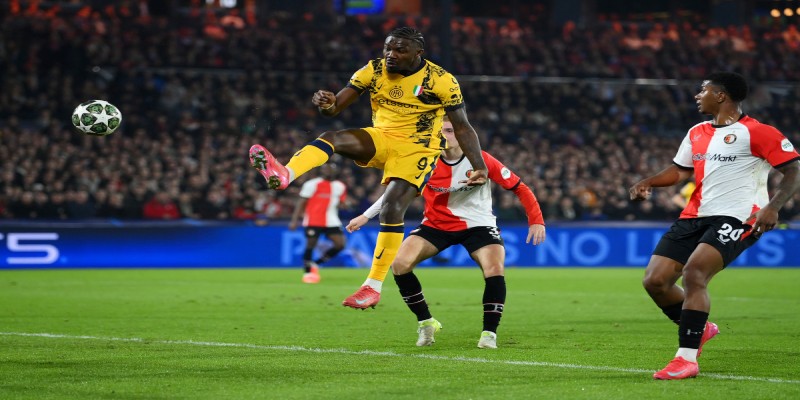 Chiến thuật và sức mạnh tổng thể của đội hình Feyenoord